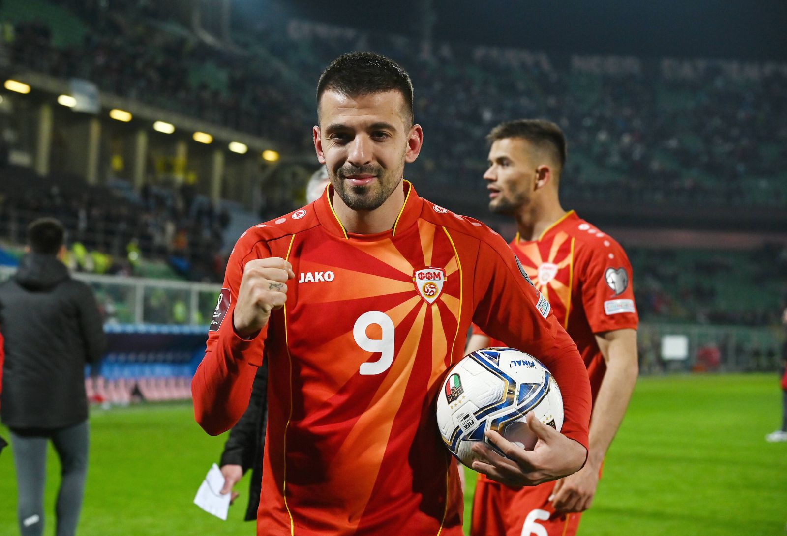 FUSSBALL INTERNATIONAL QUALIFIKATION Play-Off WM 2022 Katar Italien - Nordmazedonien 24.03.2022 Schlussjubel Nordmazedonien Torschuetze zum 0-1 Siegtreffer Aleksandar TRAJKOVSKI mit dem Spielball *** FOOTBALL INTERNATIONAL QUALIFICATION Play Off World Cup 2022 Qatar Italy North Macedonia 24 03 2022 final cheer North Macedonia goal scorer for 0 1 winning goal Aleksandar TRAJKOVSKI with the match ball