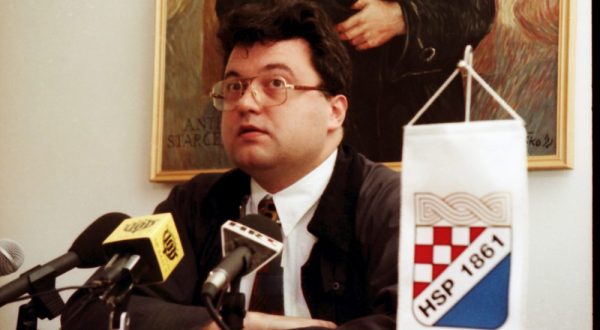 Konferencija za novinstvo predsjednika Hrvatske stranke prava 1861. (HSP 1861.)Dobroslava Parage, 19.08.1997.                             (715-97)