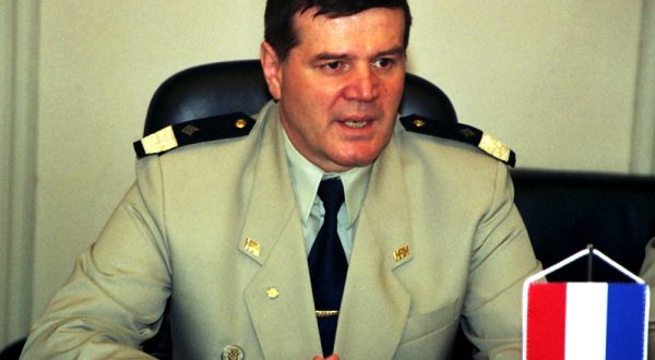 Rijeka, 05.05.2003 - Komodor Hrvatske ratne mornarice Zdravko Kardum posjetio je Pirmorsko-goransku upaniju i grad Rijeku. Prilikom otvaranja 5. hrvatske oèinske izlobe makete brodova i 8. dravnog natjecanja bordomaketara. foto FaH