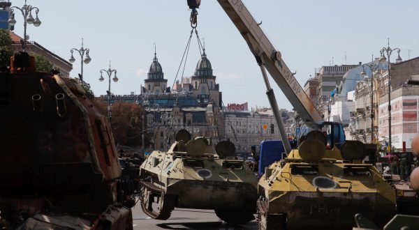 epa10813290 Army and municipal workers set up damaged Russian armored military vehicles that were seized by the Ukrainian army amid the Russian invasion, along Khreshchatyk Street in Kyiv (Kiev), Ukraine, 22 August 2023. The damaged Russian military machinery was set up in downtown Kyiv prior to the upcoming Independence Day celebrations on 24 August.  EPA/SERGEY DOLZHENKO