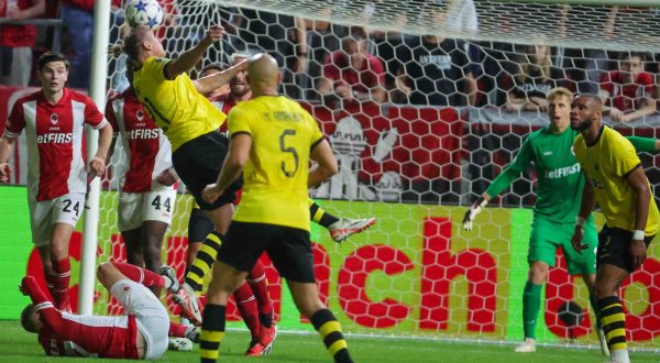 epa10814495 Athens' player Domagoj Vida in action during the UEFA Champions League play-offs, 1st leg match between Royal Antwerp and AEK Athens in Antwerp, Belgium, 22 August 2023.  EPA/OLIVIER MATTHYS