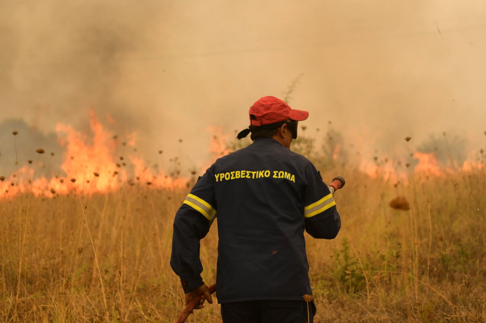 epa10830807 Firefighters operate during a wildfire in the area of Giannouli, Evros region, northern Greece, 31 August 2023. The Fire Brigade continues to battle fires in the wider area of Evros. Local authorities on 31 August ordered residents of Giannouli and Sidiro to evacuate due to flare-ups in the wider area. Assistance is provided by the European Civil Protection Mechanism with forces from France, Germany, Spain, Cyprus, Romania, Czech Republic, Bulgaria, Slovakia, Albania and Serbia.  EPA/DIMITRIS ALEXOUDIS