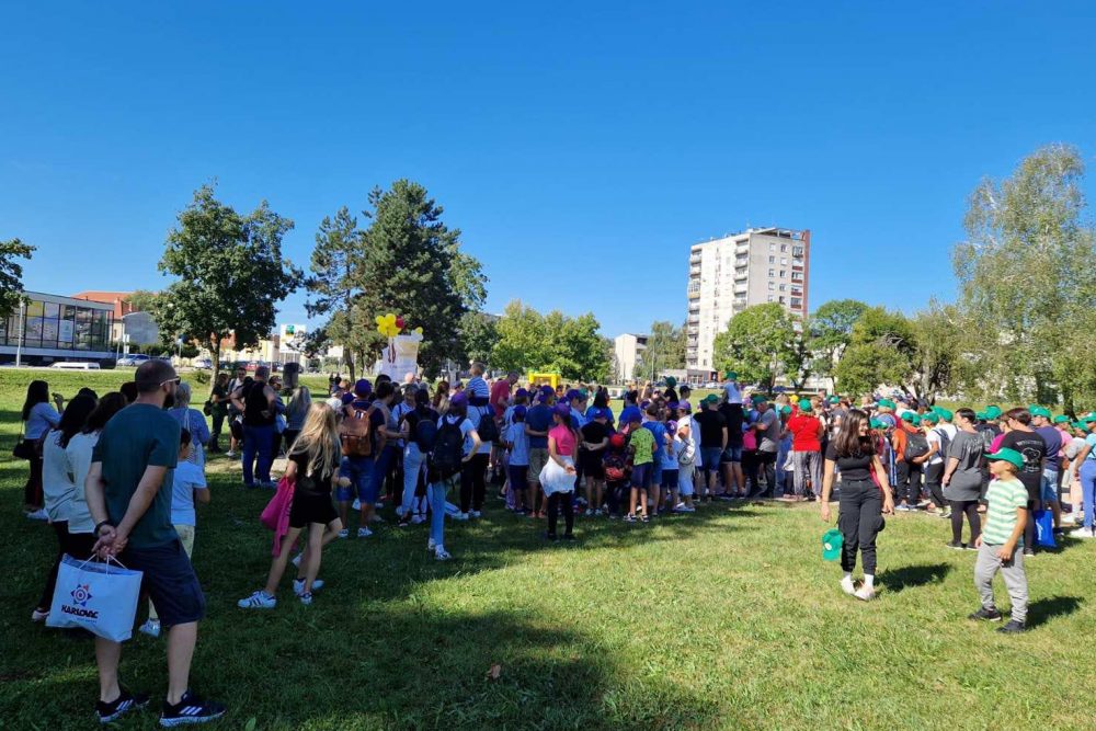 Karlovac, 02.09.2023. - U Karlovcu je u subotu održan 15. Nacionalni susret udomiteljskih obitelji, a glavni je zaključak skupa je da je potrebna sustavnija pomoć udomiteljskim obiteljima u rješavanju konkretnih problema ili poteškoća, pogotovo u onim dijelovima Hrvatske gdje nema aktivnih udruga. foto HINA/ Vesna Horvat/ vh
