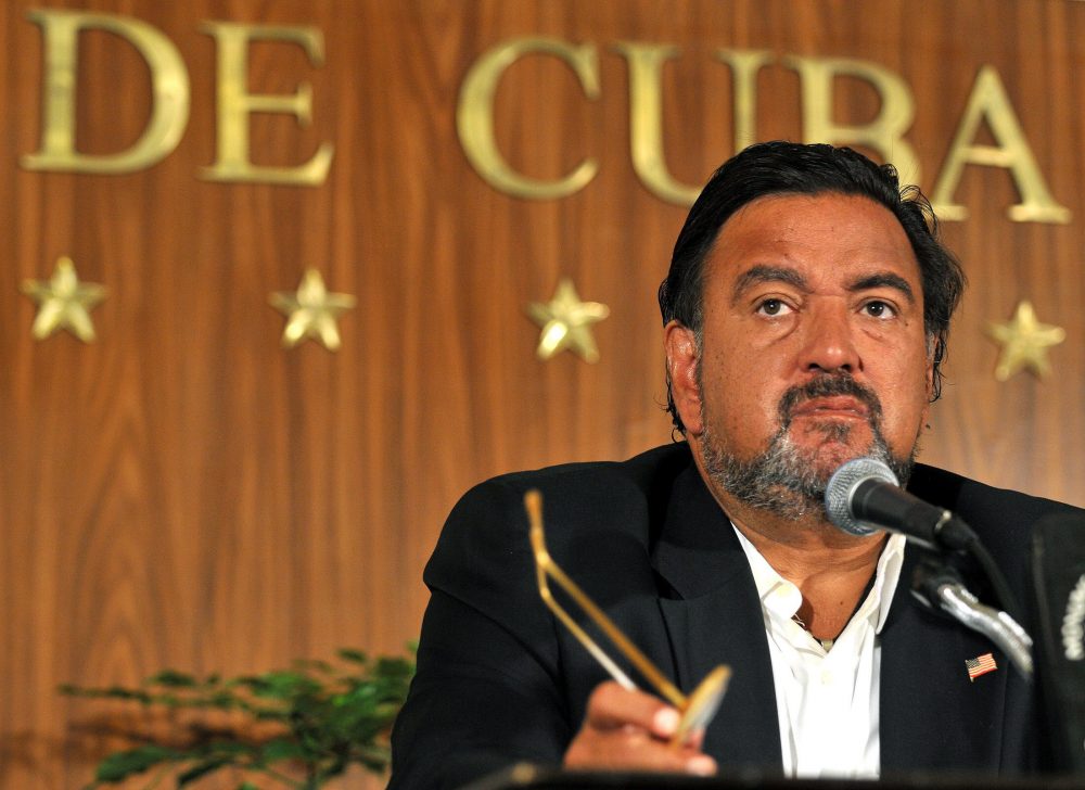 epa10836392 (FILE) - US Governor of New Mexico, democrat Bill Richardson, speaks during a press conference in Havana, Cuba, 28 August 2009 (reissued 02 September 2023). Richardson, who had served as UN ambassador and energy secretary under Bill Clinton's administration, died late 01 September 2023 aged 75, the Richardson Center for Global Engagement confirmed on 02 September.  EPA/ALEJANDRO ERNESTO *** Local Caption *** 01839888