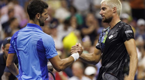 epa10839048 Novak Djokovic of Serbia (L) greets Borna Gojo of Croatia (R) at the net after Djokovic defeated Gojo in their fourth round match at the US Open Tennis Championships at the USTA National Tennis Center in Flushing Meadows, New York, USA, 03 September 2023. The US Open runs from 28 August through 10 September.  EPA/CJ GUNTHER