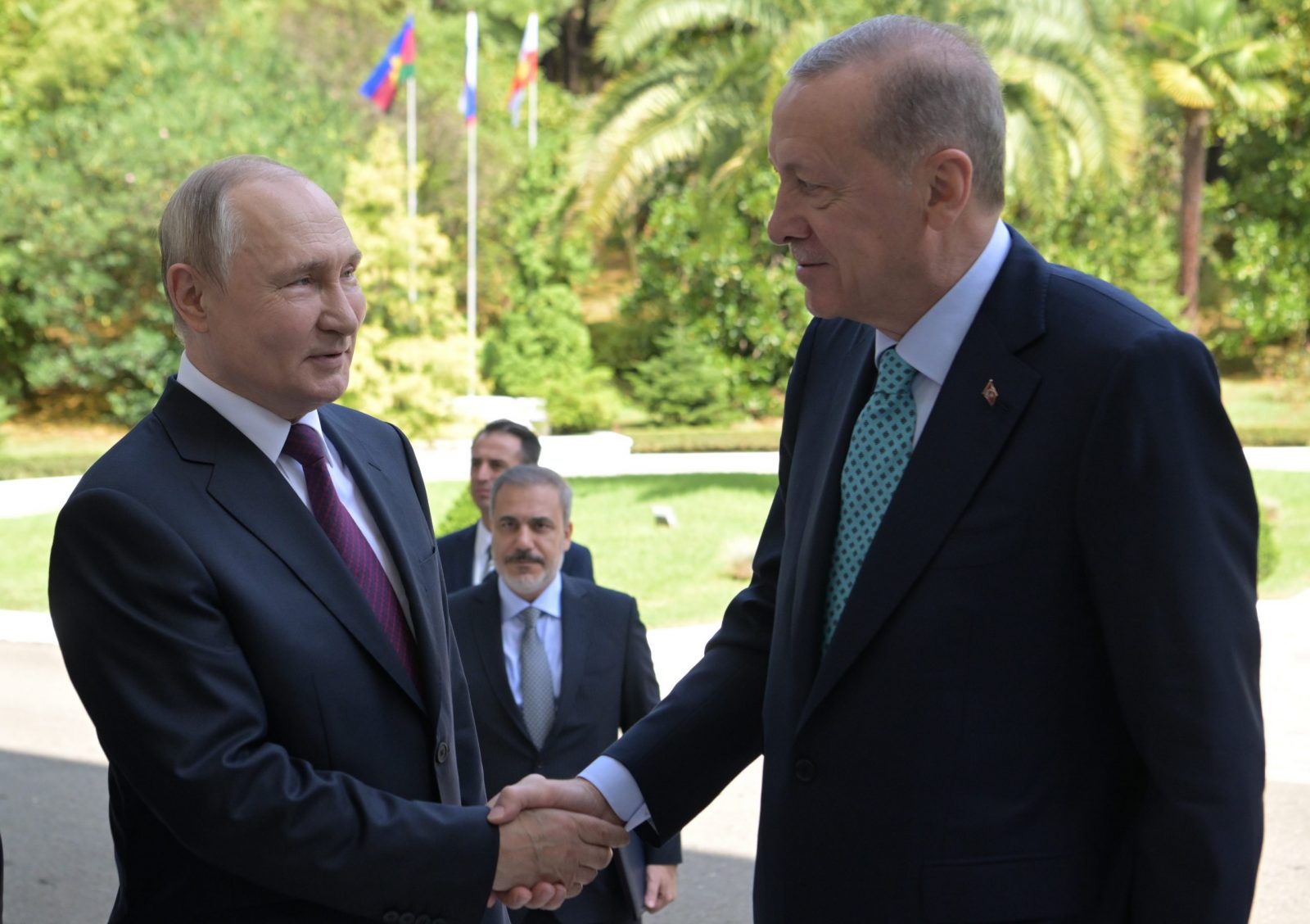 epa10839844 Russian President Vladimir Putin (L) welcomes Turkey's President Recep Tayyip Erdogan (R) prior to their meeting in Sochi, Russia, 04 September 2023. Putin said that Russia is open to negotiations on the 'grain deal'.  EPA/ALEKSEY NIKOLSKYI/SPUTNIK/KREMLIN POOL MANDATORY CREDIT