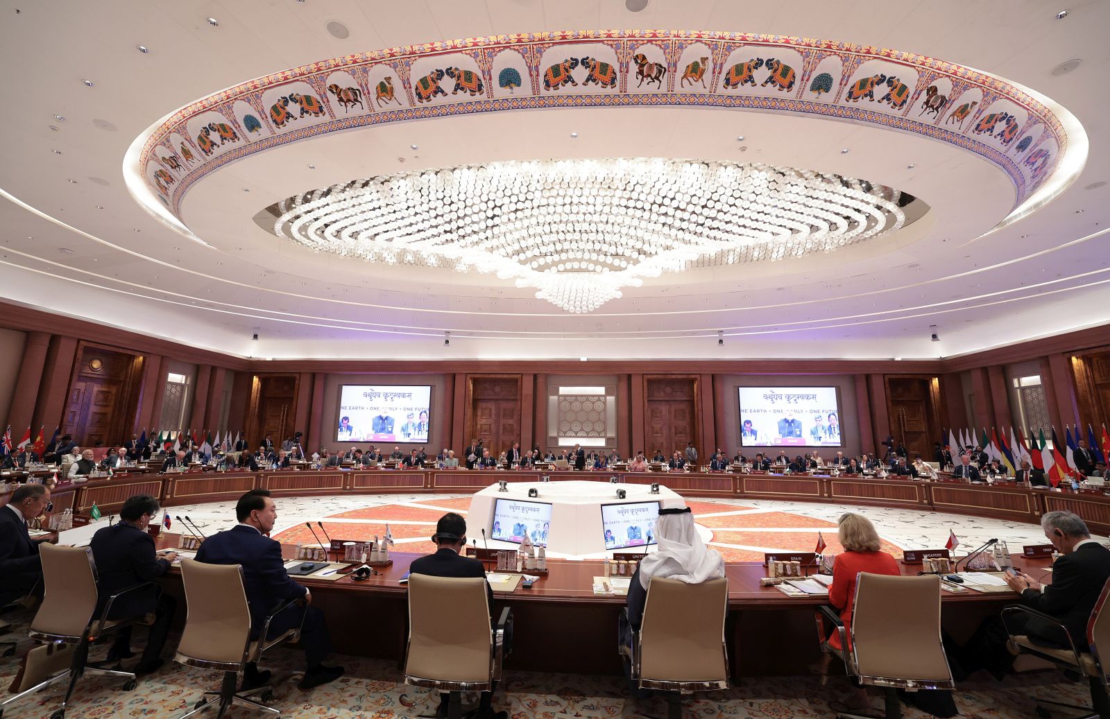 epa10849971 A handout photo made available by the Indian Press Information Bureau (PIB) shows a general view during the G20 Summit at ITPO Convention Centre Pragati Maidan in New Delhi, India, 09 September 2023. The G20 Heads of State and Government summit takes place in the Indian capital on 09 and 10 September.  EPA/INDIAN PRESS INFORMATION BUREAU / HANDOUT  HANDOUT EDITORIAL USE ONLY/NO SALES