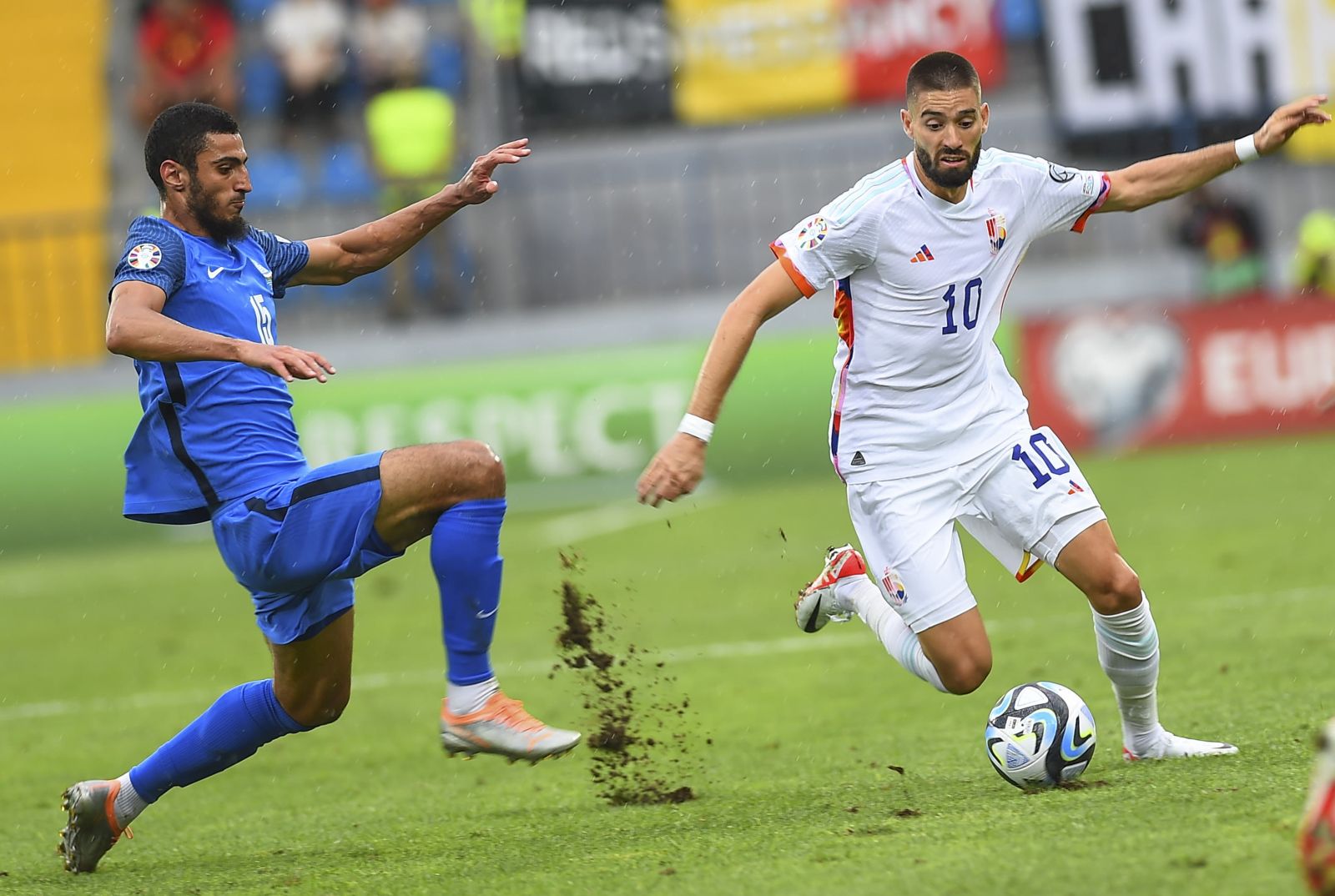 epa10850425 Rahil Mammadov (L) of Azerbaijan in action against Yannick Ferreira Carrasco (R) of Belgium during the UEFA European qualifying Group F soccer match between Azerbaijan and Belgium on Dinamo Arena in Baku, Azerbaijan, 09 September 2023.  EPA/ROMAN ISMAYILOV