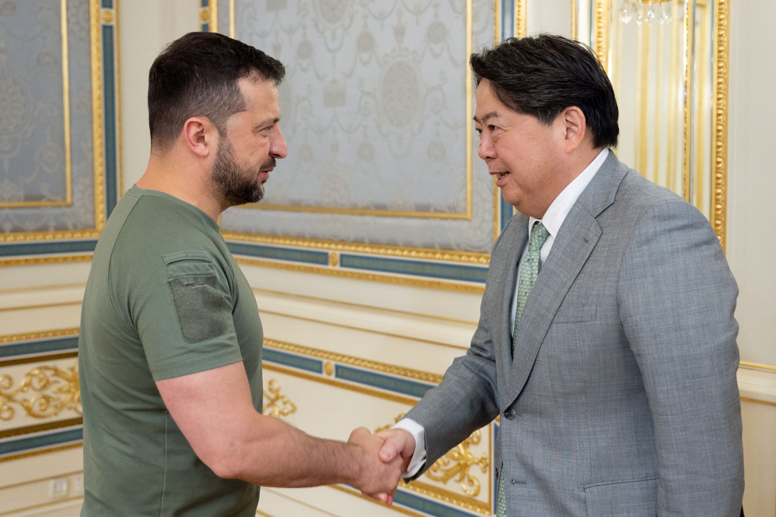 epa10850353 A handout photo made available by the Ukrainian Presidential Press Service shows Ukraine's President Volodymyr Zelensky shaking hands with Japan's Foreign Minister Yoshimasa Hayashi (R) prior to their meeting in Kyiv (Kiev), Ukraine, 09 September 2023, amid the Russian invasion. The Japanese Foreign Minister arrived in the Ukrainian capital Kyiv to meet with the country's top officials.  EPA/UKRAINIAN PRESIDENTIAL PRESS SERVICE HANDOUT -- MANDATORY CREDIT: UKRAINIAN PRESIDENTIAL PRESS SERVICE -- HANDOUT EDITORIAL USE ONLY/NO SALES