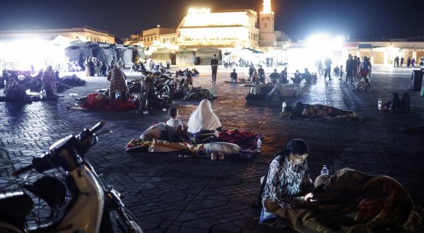 epa10851792 Hundreds of people sleep outside on Jeema El Fna square after a powerful earthquake hit Morocco, in Marrakech, Morocco, early 10 September 2023. A powerful earthquake that hit central Morocco late 08 September, killed 1,037 people and injured more than 1,200 others, the country's Interior Ministry announced on 09 September cited by public television. The earthquake, measuring magnitude 6.8 according to the USGS, damaged buildings from villages and towns in the Atlas Mountains to Marrakesh.  EPA/YOAN VALAT