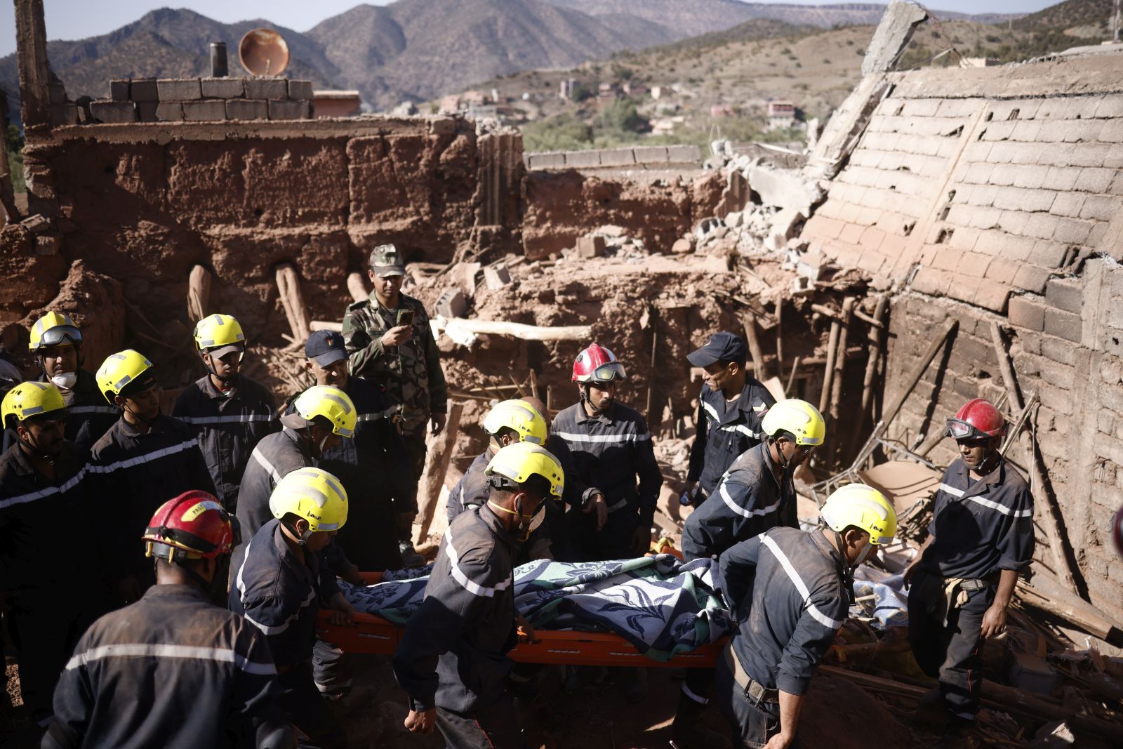 epa10852989 Rescue workers recover a victim's body during a rescue operation following a powerful earthquake in Ouirgane, south of Marrakesh, Morocco, 10 September 2023. A magnitude 6.8 earthquake that struck central Morocco late 08 September has killed at least 2,012 people and injured 2,059 others, 1,404 of whom are in serious condition, damaging buildings from villages and towns in the Atlas Mountains to Marrakesh, according to a report released by the country's Interior Ministry. The earthquake has affected more than 300,000 people in Marrakesh and its outskirts, the UN Office for the Coordination of Humanitarian Affairs (OCHA) said. Morocco's King Mohammed VI on 09 September declared a three-day national mourning for the victims of the earthquake.  EPA/YOAN VALAT
