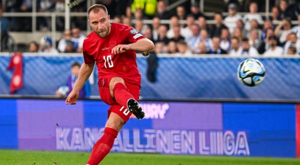 epa10853056 Christian Eriksen of Denmark in action during the UEFA Euro 2024 qualification round match between Finland and Denmark in Helsinki, Finland, 10 September 2023.  EPA/STR