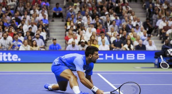 epa10853731 Novak Djokovic of Serbia falls as he returns the ball to Daniil Medvedev of Russia during the Men's Final match at the US Open Tennis Championships at the Flushing Meadows, New York, USA, 10 September 2023. The US Open runs from 28 August through 10 September.  EPA/CJ GUNTHER