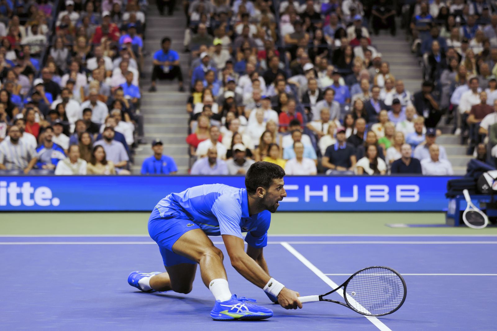 epa10853731 Novak Djokovic of Serbia falls as he returns the ball to Daniil Medvedev of Russia during the Men's Final match at the US Open Tennis Championships at the Flushing Meadows, New York, USA, 10 September 2023. The US Open runs from 28 August through 10 September.  EPA/CJ GUNTHER