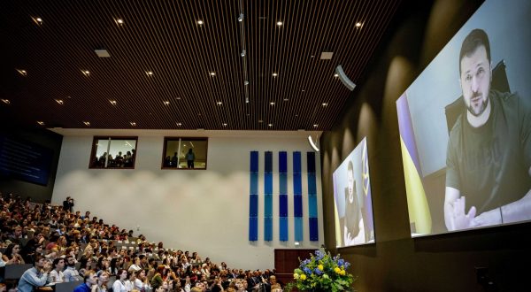 epa10855906 Ukrainian President Volodymyr Zelensky addresses Dutch students via a livestream, The Hague, Netherlands, 12 September 2023. The event was organized by Leiden University and The Hague University of Applied Sciences.  EPA/ROBIN UTRECHT