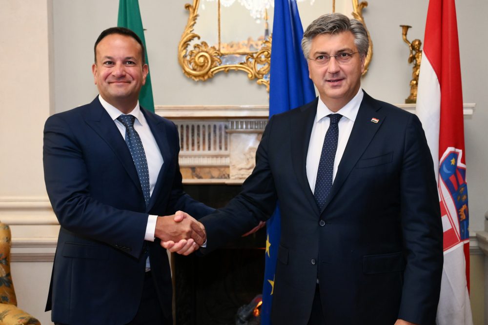 Dublin, 12.09.2023. - Premijer Andrej Plenković u posjetu Irskoj. Tijekom boravka u Dublinu premijer Plenković sastat će se s predsjednikom Vlade Irske Leom Varadkarom, predsjednikom Irske Michaelom Danielom Higginsom te predsjednikom Zastupničkog doma Parlamenta Irske Seánom Ó Fearghaílom. Na fotografiji Leo Varadkar, Andrej Plenković. foto HINA/ Vlada RH/ ml