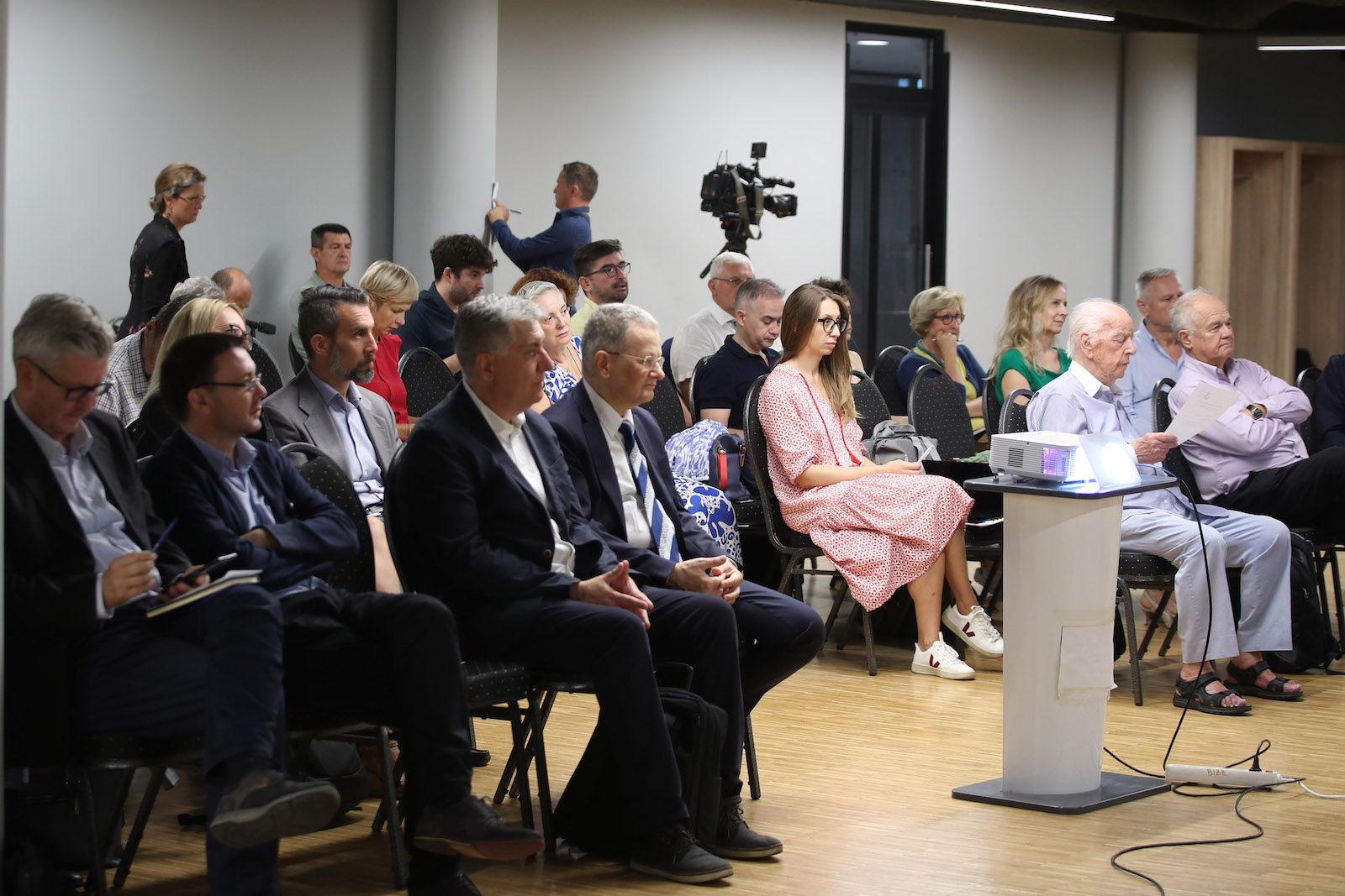 Zagreb, 15.09.2023. - Centar za demokraciju i pravo Miko Tripalo organizirao je multidisciplinarnu konferenciju "Izborni sustav: dileme i perspektive", na kojoj su sudjelovali znanstvenici i stručnjaci koji se bave aspektima izbornog sustava te su iznijeli dobre prakse u pitanjima izbornog sustava. Konferenciju je otvorio Vedran Đulabić, redoviti je profesor na Katedri za upravnu znanost Pravnog fakulteta u Sveučilišta u Zagrebu. foto HINA  /Zvonimir KUHTIĆ/ kuzo