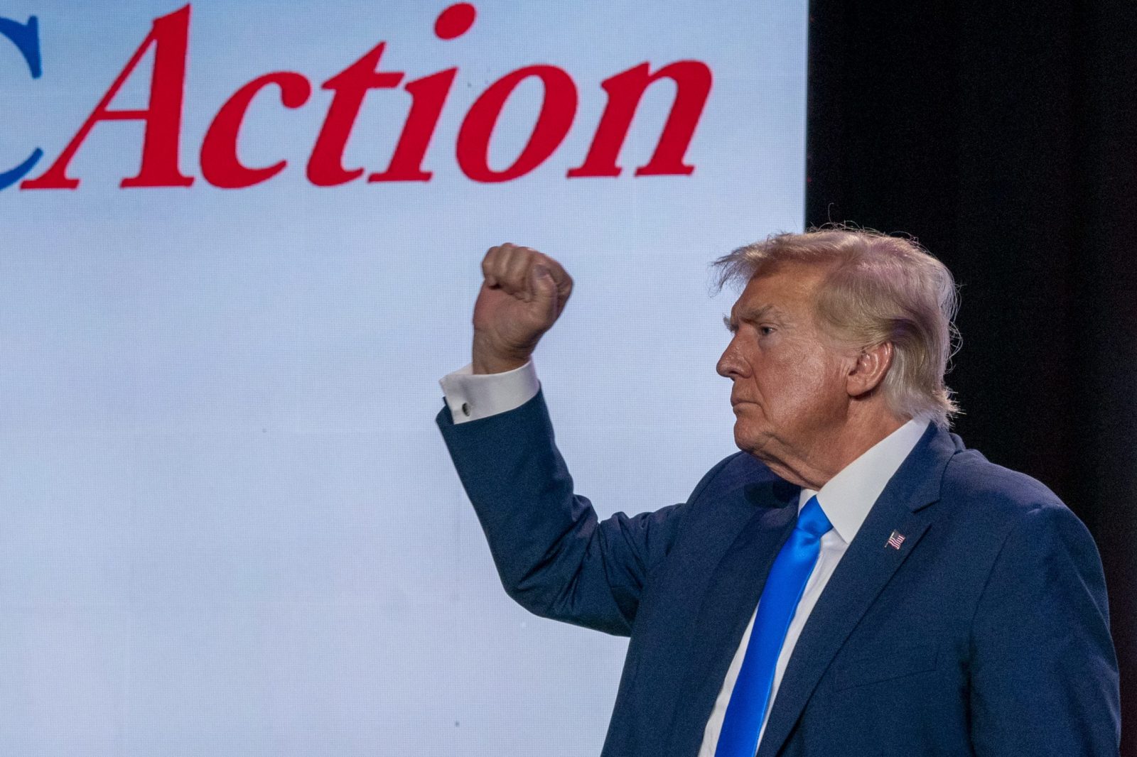 epa10863432 Former US President and the 2024 Republican presidential candidate Donald J. Trump concludes his campaign speech at the Pray Vote Stand Summit in Washington, DC, USA, 15 September 2023. Former President Trump holds a commanding lead in the Republican primary with Florida Governor Ron DeSantis in a distant second place.  EPA/SHAWN THEW