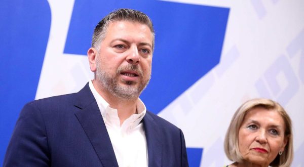 Rijeka, 18.09.2023. - Gradska organizacija HDZ-a Rijeka održala je tiskovnu konferenciju na temu "Peti paket mjera Vlade Hrvatske - usporedba s Gradom Rijeka". Na fotografiji Josip Ostrogović, predsjednik GO HDZ - a Rijeka.
foto HINA/ Miljenko KLEPAC/ ml