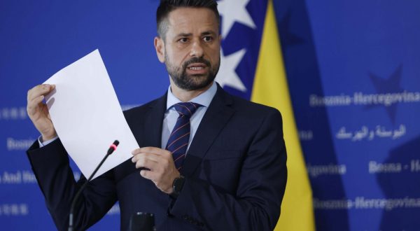 Sarajevo, 19.9.2023.- Novi ministar financija BiH Srðan Amidiæ, kojega je na tu dunost postavio èelnik Republike Srpske Milorad Dodik, u utorak se snano usprotivio moguæem poveæanju izdvajanja za obranu nazvavi "suludim" takav zahtjev kojega je u proceduru usvajanja Vijeæu ministara uputilo dravno Ministarstvo obrane. 
foto HINA/ FENA/ Amer Kajmoviæ/ ua