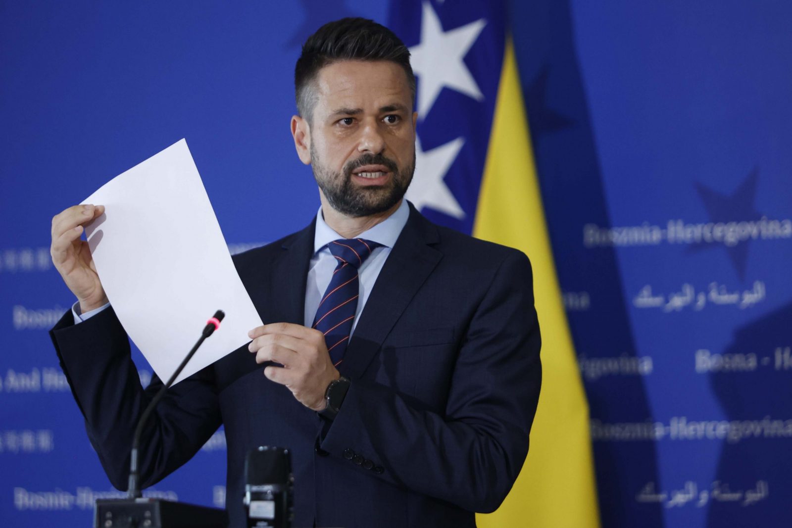 Sarajevo, 19.9.2023.- Novi ministar financija BiH Srðan Amidiæ, kojega je na tu dunost postavio èelnik Republike Srpske Milorad Dodik, u utorak se snano usprotivio moguæem poveæanju izdvajanja za obranu nazvavi "suludim" takav zahtjev kojega je u proceduru usvajanja Vijeæu ministara uputilo dravno Ministarstvo obrane. 
foto HINA/ FENA/ Amer Kajmoviæ/ ua
