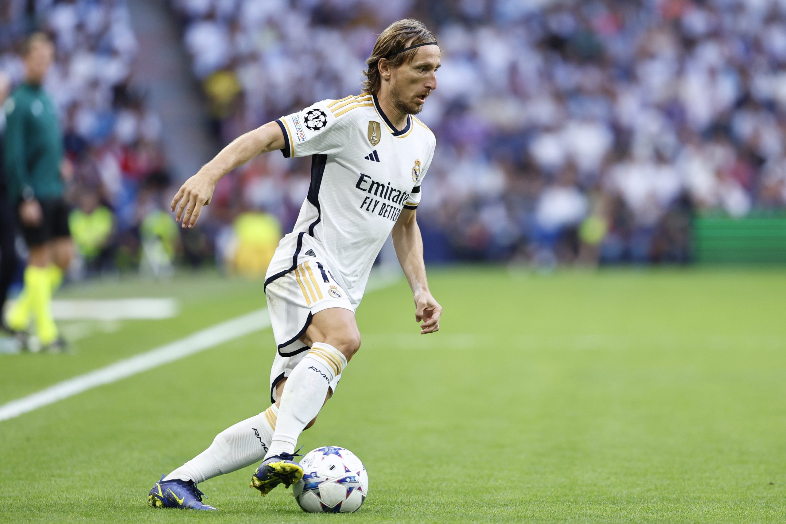 epa10872191 Real Madrid's Croatian midfielder Luka Modric in action during the UEFA Champions League group C soccer match between Real Madrid and Union Berlin, in Madrid, Spain, 20 September 2023.  EPA/Rodrigo Jimenez