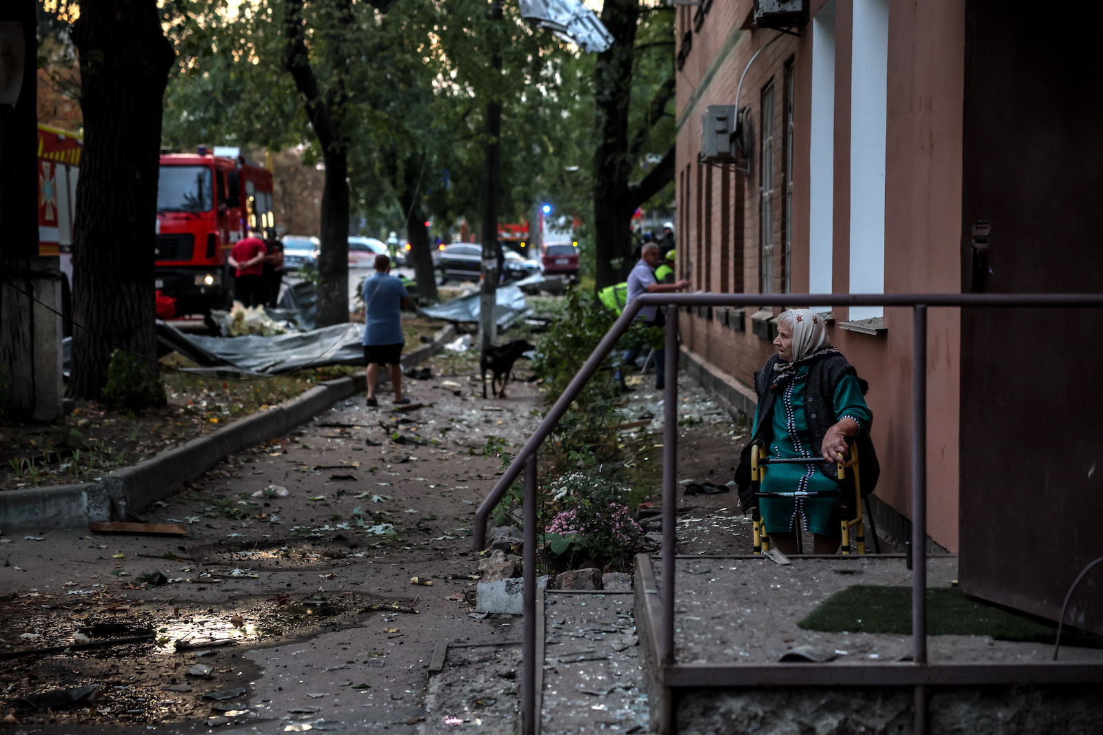 epa10873594 Local residents look on near the site of a missile strike on a residential area, in Kyiv, Ukraine, 21 September 2023.  "Damage was recorded in Darnytskyi, Solomyanskyi, Shevchenkivskyi districts in Kyiv as a result of falling missilesâ€™ pieces. Fires broke out in Darnytskyi District. Seven people were wounded, including a child." says Ihor Klymenko, Ukraine's Minister of Internal Affairs.  EPA/OLEG PETRASYUK 28899