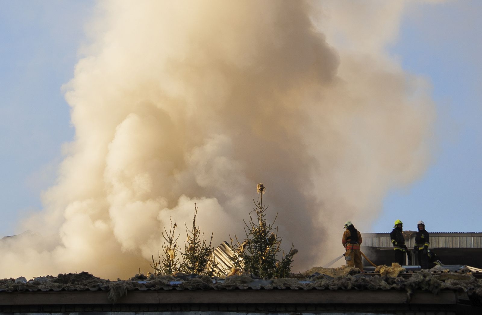 epa10874065 Rescuers extinguish a fire on a civilian infrastructure object after missiles hit in Kharkiv, Ukraine, 21 September 2023. Ukraine recorded 43 rocket attacks overnight, 36 of which were shot down, the Ukrainian Air Force said. A civilian infrastructure object was damaged in Kharkiv as a result of the missile attack. At least two people were injured in Kharkiv as Ukrainian Emergency Service reported.  EPA/YAKIV LIASHENKO