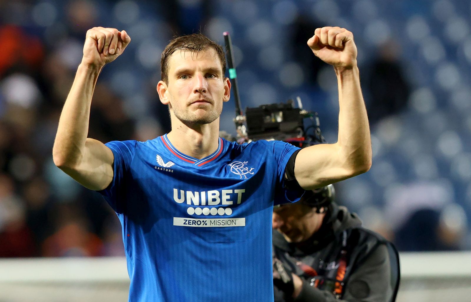 epa10875810 Borna Barisic of Rangers celebrates after the UEFA Europa League Group C match between Glasgow Rangers and Real Betis in Glasgow, Britain, 21 September 2023. Rangers won 1-0.  EPA/ROBERT PERRY