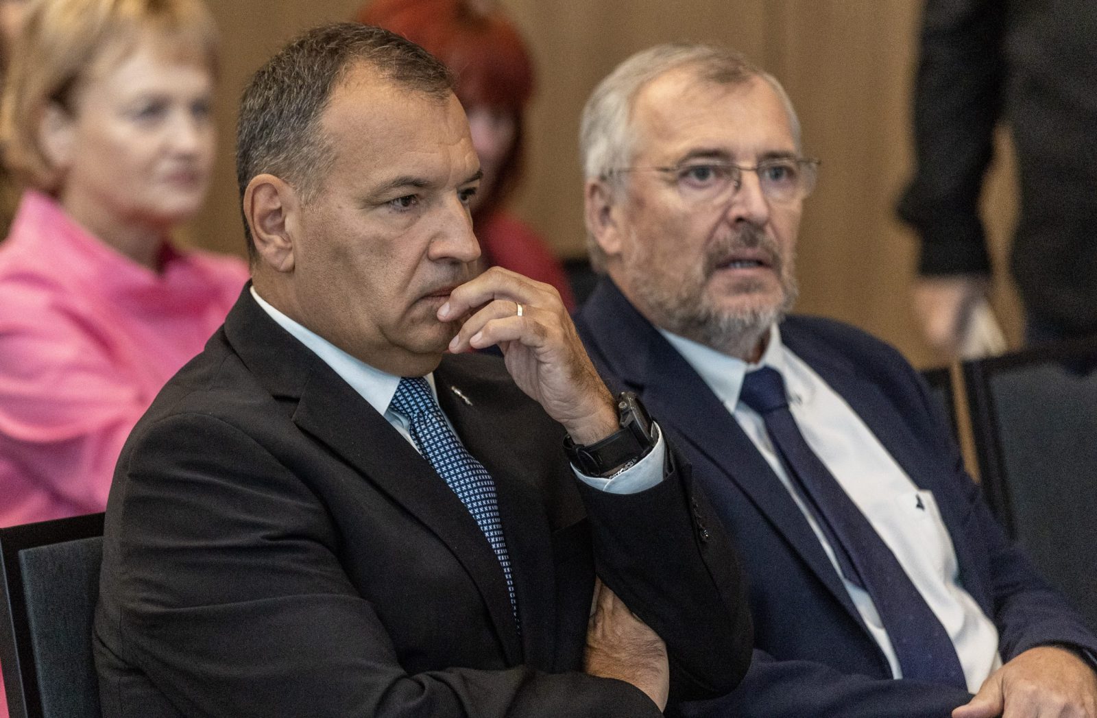 Zagreb, 22.9.2023 - Stručni skup "Plan za srce" i panel-rasprava "Što donosi i koji je hrvatski plan za zdravlje srca?" na kojoj su hrvatski stručnjaci za kardiovaskularno zdravlje i preventivnu medicinu te predstavnici pacijenata razgovarali o Nacionalnom planu za borbu protiv kardiovaskularnih bolesti, prevenciji i zdravstvenoj pismenosti. Sudjelovali su ministar zdravstva Vili Beroš (L), akademik Davor Miličić, potpredsjednik Sabora, akademik Željko Reiner te ravnatelj HZJZ-a Krunoslav Capak (D).
Foto Hina/ Dario GRZELJ/ dag