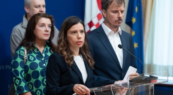 Zagreb, 25.09.2023. - Klub zastupnika Hrvatske seljačke stranke i Radničke fronte održao je konferenciju za novinare o Zakonu o ispitivanju porijekla imovine i oduzimanju nezakonito stečene imovine.
Na fotografiji Katarina Peović.
foto HINA/ Edvard ŠUŠAK/ es