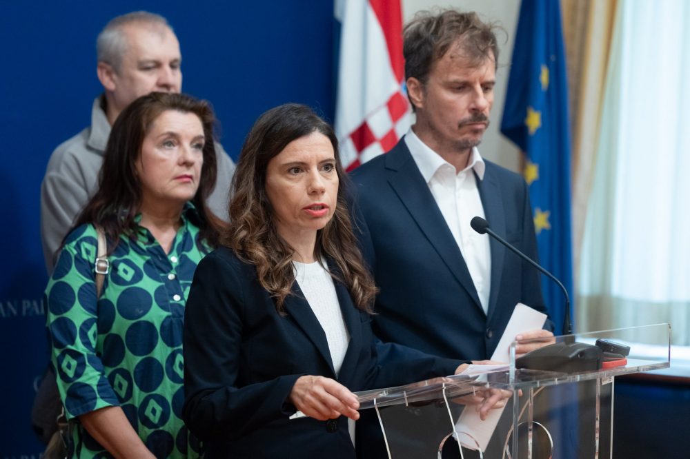 Zagreb, 25.09.2023. - Klub zastupnika Hrvatske seljačke stranke i Radničke fronte održao je konferenciju za novinare o Zakonu o ispitivanju porijekla imovine i oduzimanju nezakonito stečene imovine.
Na fotografiji Katarina Peović.
foto HINA/ Edvard ŠUŠAK/ es