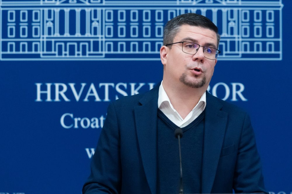 Zagreb, 25.09.2023. - Klub zastupnika Socijaldemokrata organizirao je konferenciju za novinare s temom "Neosjetljivost Vladinih mjera".
Na fotografiji Domagoj Hajduković.
foto HINA/ Edvard ŠUŠAK/ es
