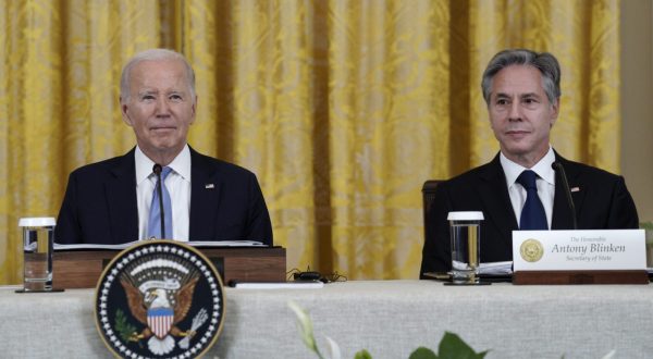 epa10882745 US President Joe Biden (L), next to Secretary of State Antony Blinken, hosts the US-Pacific Islands Forum Summit at the White House in Washington, DC, USA, 25 September 2023, to gather with leaders to discuss regional priorities such as 'tackling the climate crisis' and 'advancing economic growth,' according to the White House.  EPA/Yuri Gripas / POOL