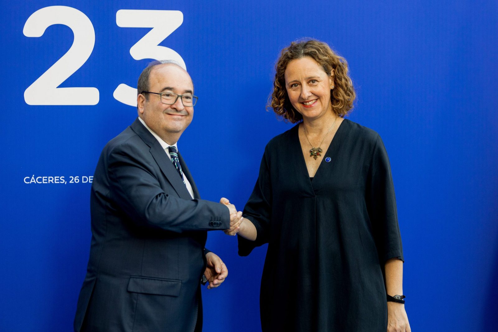 epa10883518 Spain's Culture Minister Miquel Iceta (L) welcomes his Croatian counterpart Nina Obuljen Korzinek prior to the European Union informal ministerial meeting on Culture held in Caceres, Spain, 26 September 2023. The meeting is held on the sidelines of the Spanish six-month rotating presidency of the Council of the EU.  EPA/JERO MORALES