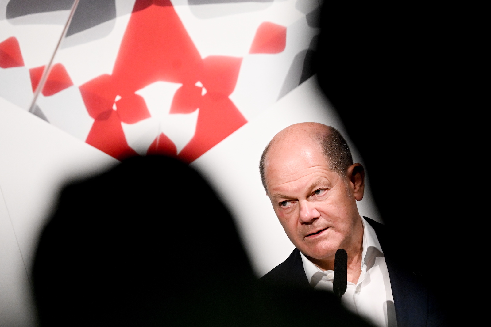 epa10884692 German Chancellor Olaf Scholz speaks as he attends the Annual Reception of the German Society for International Cooperation (Deutsche Gesellschaft fuer Internationale Zusammenarbeit (GIZ)) in Berlin, Germany, 26 September 2023.  EPA/Filip Singer