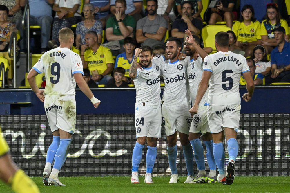 epa10886397 Girona's Eric Garcia (3-R) celebrates after scoring the 1-2 goal during the Spanish LaLiga soccer match between Villarreal CF and Girona FC, in Villarreal, Spain, 27 September 2023.  EPA/ANDREU ESTEBAN
