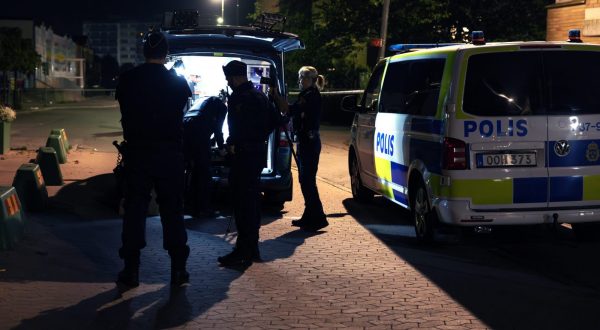 epa10887187 Police investigate at the scene after a shooting in Jordbro, Sweden, 28 September 2023. Three people have been arrested after a man was shot dead and another person was injured in Jordbro.  EPA/Nils Petter Nilsson  SWEDEN OUT