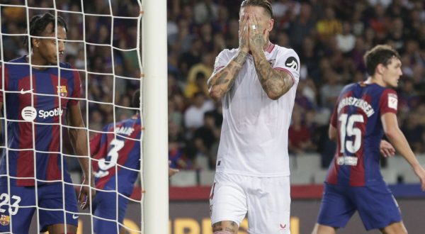 epa10890870 Sevilla's defender Sergio Ramos reacts after a missed chance during the Spanish LaLiga soccer match between FC Barcelona and Sevilla FC, in Barcelona, Catalonia, Spain, 29 September 2023.  EPA/Quique Garcia