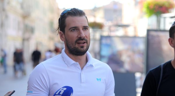 01.07.2021., Rijeka - Otvorenje izlozbe, pod nazivom Udah, fotografija na postamentima na Korzu. Otvorenju su nazocili autor Vitomir Maricic svjetski prvak u disciplini dinamika s perajama, gradonacelnik Marko Fliipovic i predsjednik ronilackog kluba Ocean Petar Klovar.rPhoto: Goran Kovacic/PIXSELL