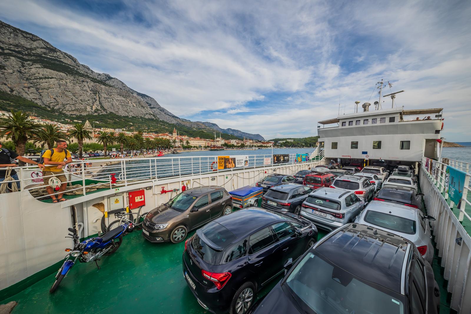 01.08.2023., Makarska -  Trajekt  na liniji Makarska Sumartin. Photo: Zvonimir Barisin/PIXSELL