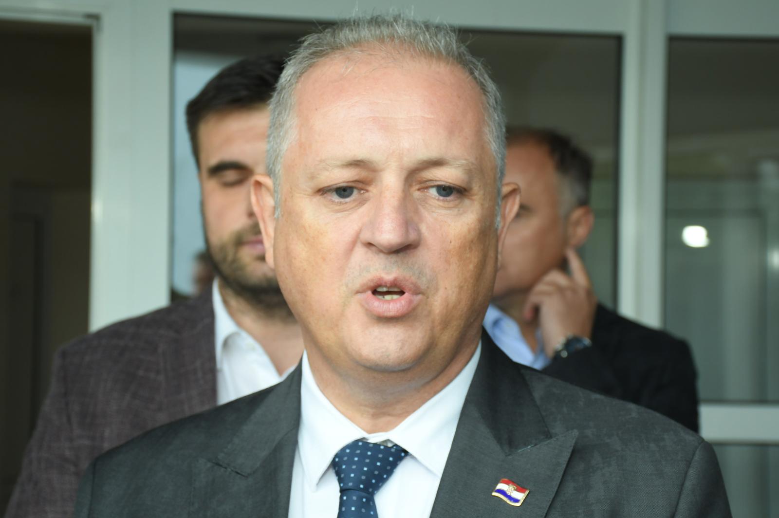 01.09.2022., Sisak - Polaganjem vijenaca i paljenjem svijeca kod spomen obiljezja poginulim braniteljima obiljezena je 31. godisnjica 120. brigade Hrvatske vojske „Ban Toma Bakac“ Sisak. Nakon toga u domu Eugen Kvaternik organizirano je druzenje pripravnika brigade i gostiju. Spiro Janovic, izaslanik Predsjednika Vlade RH.  Photo: Nikola Cutuk/PIXSELL
