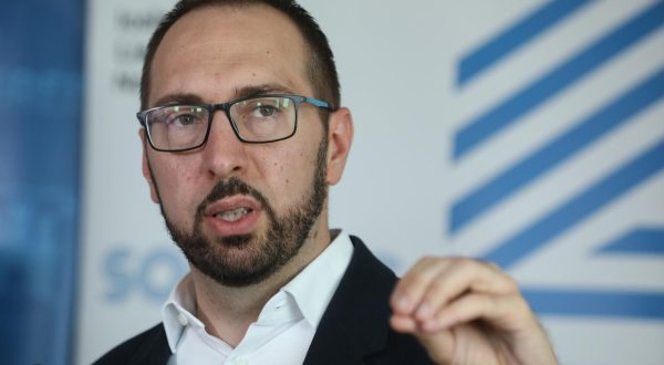01.09.2023.,Zagreb, gradonačelnik Grada Zagreba Tomislav Tomasevic i zamjenici Danijela Dolenec i Luka Korlaet, sa suradnicima, obisli su postavljenu solarnu elektranu na Klinici za psihijatriju Sveti Ivan, Jankomir.  Obilasku su nazocili, ravnatelj klinike dr. Vladimir Grosic, Julije Domac, ravnatelj REGA e, ministar Sime Erlic i eleposlanik Norveske Arne Sannes Bjornstad.    Photo: Robert Anic/PIXSELL