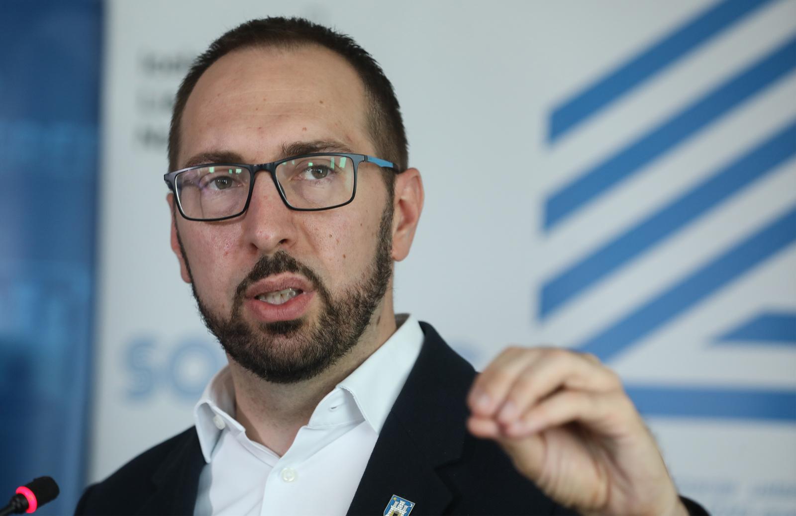 01.09.2023.,Zagreb, gradonačelnik Grada Zagreba Tomislav Tomasevic i zamjenici Danijela Dolenec i Luka Korlaet, sa suradnicima, obisli su postavljenu solarnu elektranu na Klinici za psihijatriju Sveti Ivan, Jankomir.  Obilasku su nazocili, ravnatelj klinike dr. Vladimir Grosic, Julije Domac, ravnatelj REGA e, ministar Sime Erlic i eleposlanik Norveske Arne Sannes Bjornstad.    Photo: Robert Anic/PIXSELL