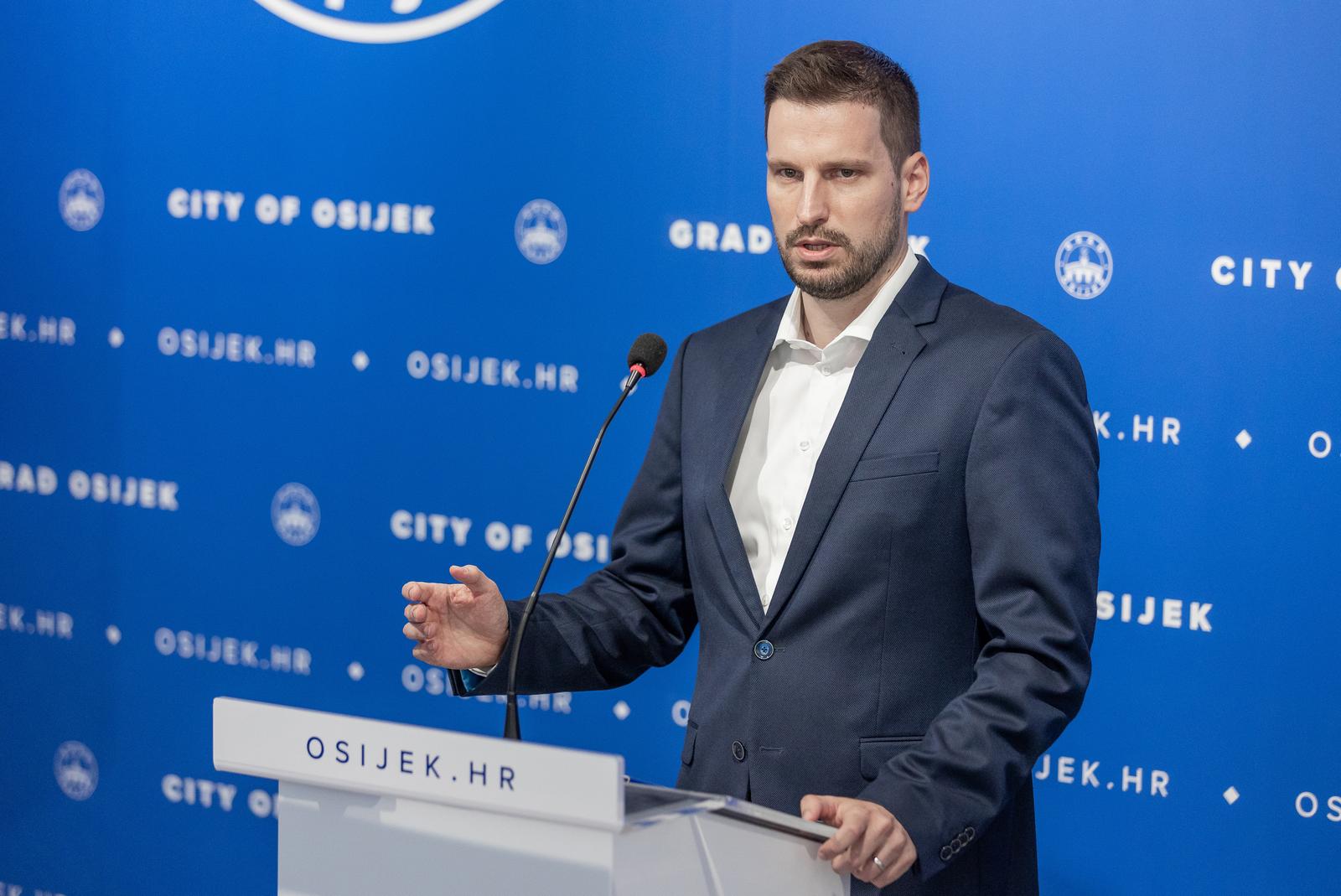 02.08.2023., Osijek - Gradonacelnik Osijeka Ivan Radic na konferenciji za medije izvijestio je o pocetku izgradnje centra izvrsnosti kompanije Jabil Inc. u Osijeku. Photo: Davor Javorovic/PIXSELL