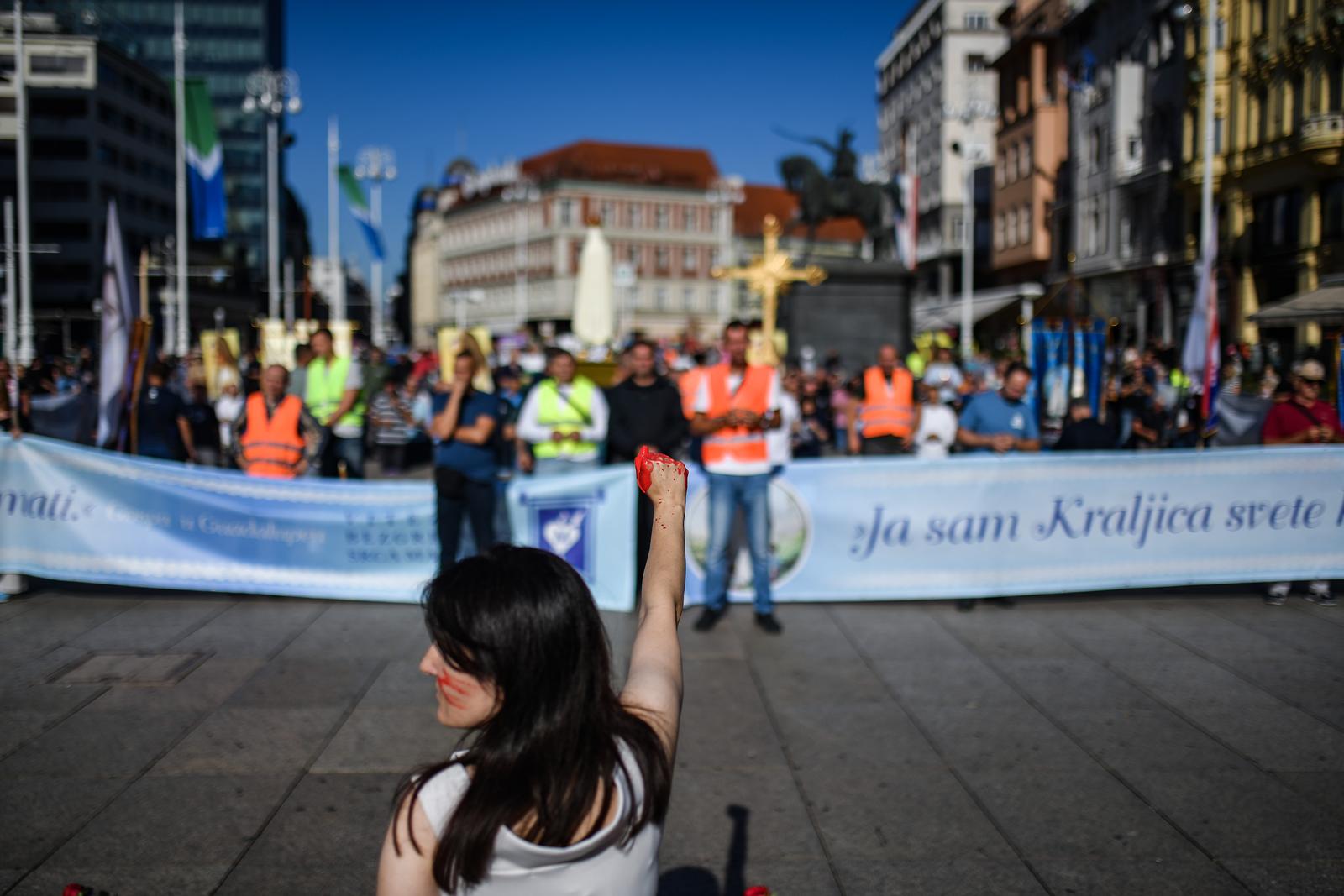 02.09.2023. Zagreb - Prosvjed protiv muskarca koji svake prve subote u mejsecu mole krunicu na glavnom gradskom trgu  Photo: Josip Regovic/PIXSELL
