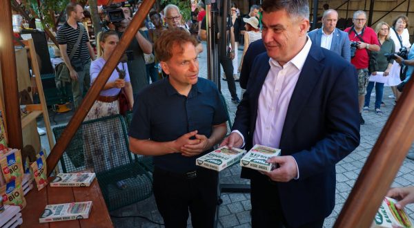 2.9.2023., Zagreb - Predsjednik Republike Zoran Milanovic u drustvu Luke Omana obisao je 15. ZeGeVege festival odrzivog zivljenja kojeg na Europskom trgu organizira Udruga Prijatelji zivotinja.  Photo: Jurica Galoic/PIXSELL