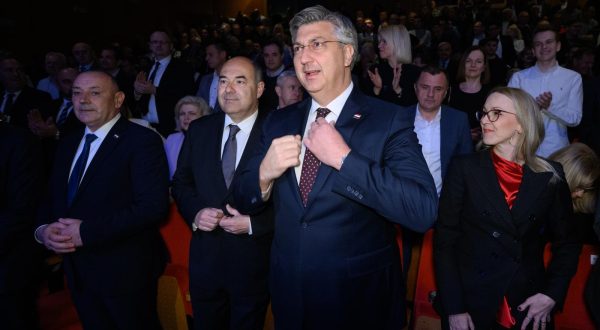 03.04.2023., Zagreb - Predsjednik HDZ-a i Vlade RH Andrej Plenkovic prisustvovao je obiljezavanju 33. obljetnice osnutka organizacija HDZ-a gradskih cetvrti Trnje, Brezovica, Novi Zagreb- zapad i Novi Zagreb- istok u Kulturnom centru Travno. Tomo Medved, Frane Barbaric, Andrej Plenkovic.
 Photo: Davor Puklavec/PIXSELL