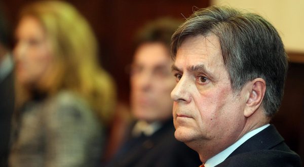 04.02.2016., Zagreb - U Vijecnici Hrvatske gospodarske komore predstavljeno je izdanje Poslovnih ocekivanja 2016. i proglasen je dobitnik nagrade Privrednog vjesnika Gorazd Nikic za ekonomskog analiticara 2015. Damir Novotny. r"nPhoto: Goran Stanzl/PIXSELL