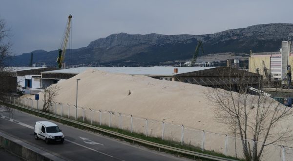 04.03.2022., Split- Troska uskladistena u sjevernoj luci.   Photo: Ivo Cagalj/PIXSELL